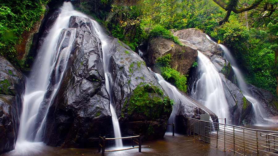 Madurai to Courtallam Taxi Packages